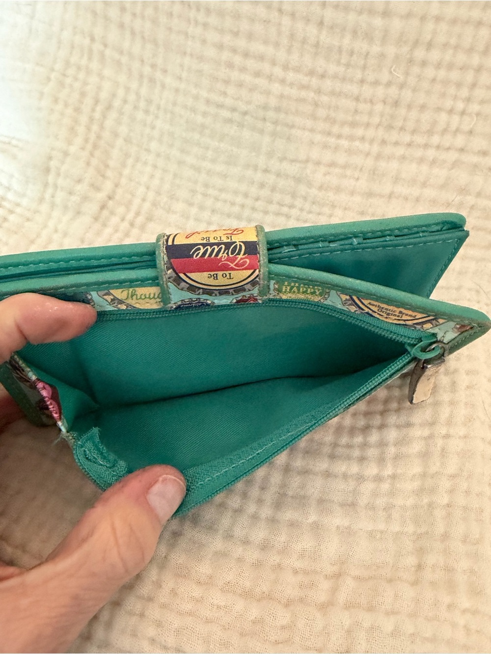 Fossil Turquoise Multicolor Bottle Cap Print Wallet Collectors Item - Picture 3 of 9